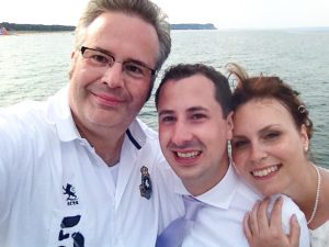 Brautpaar und Hochzeitsfotograf auf Rügen
